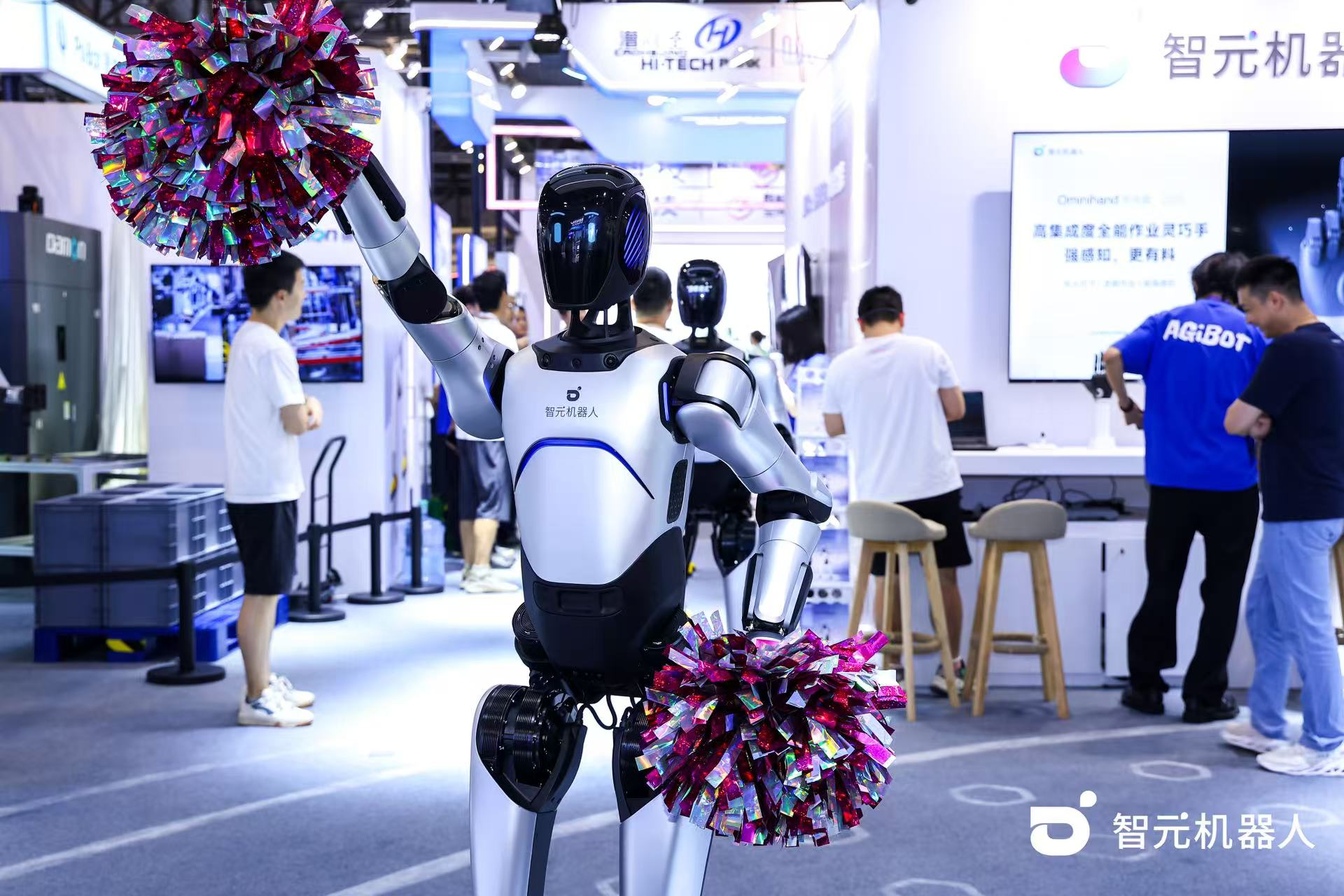 开云·Kaiyun机器人 WAIC 首日展台火爆，机器...
